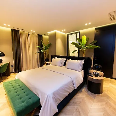 Hotel Unik 4*